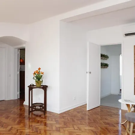 Downtown With Sea View Apartment *